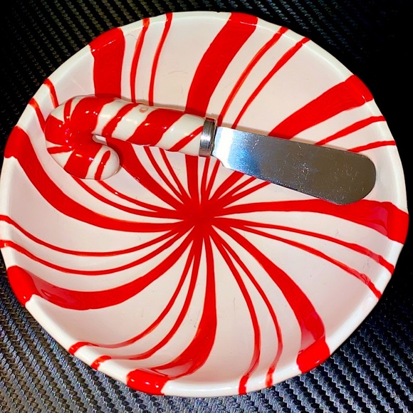 Official Hallmark ™️ Trademark Candy Cane Striped Serving Dish w/ Spread… - Picture 7 of 7